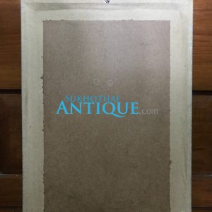 ภาพถ่ายราชินีจากภาพวาดของนายปราสาท ทรงชุดทรงชุดไทยสีชมพู ถือพวงมาลัย ของนิตยสาร อยู่ในกรอบไม้ขนาด 11" X 16" - Image 3