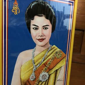 รูปถ่ายราชินีทรงชุดไทยจากภาพวาด - Image 2