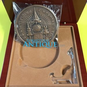 เหรียญ 60 ปี  บรมราชาภิเษก  5 พฤษภาคม 2553 “เราจะครองแผ่นดินโดยธรรม เพื่อประโยชน์สุขแห่งมหาชนชาวสยาม“ทองแดง7ซม.หนัก150g - Image 4