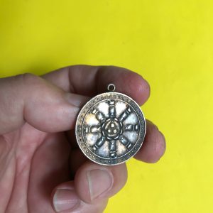 เหรียญงานฉลอง 25 พุทธศตวรรษเนื้อเงิน - Image 2