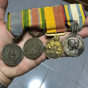 เหรียญเครื่องราชพร้อมแถบแพรเดิมๆ - Image 3