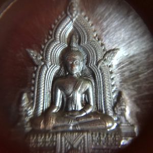 เหรียญหลวงพ่อพุทธเรืองฤทธิ์ วัดสว่างอารมณ์วรวิหาร อ.สวรรคโลก รุ่น"บูรณะปิดทอง"ปี 2560 เนื้อทองแดง - Image 4