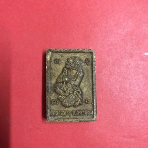 พระหลวงพ่อเปิ่นขี่เสือ  หลังหนุมาน วัดบางพระ จ.นครปฐม เนื้อผงพุทธคุณ  ปี 2541 - Image 2