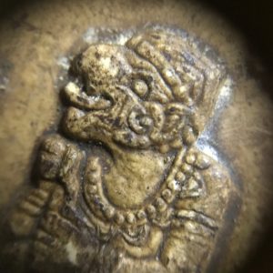 พระหลวงพ่อเปิ่นขี่เสือ  หลังหนุมาน วัดบางพระ จ.นครปฐม เนื้อผงพุทธคุณ  ปี 2541 - Image 4