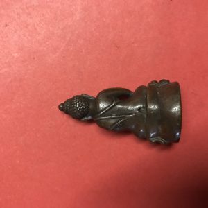 พระกริ่งหลวงปู่ทิมเนื้อทองแดง ตอกโค๊ตด้านหลัง ใต้ฐานตอกโค๊ตหมายเลข 216 - Image 2