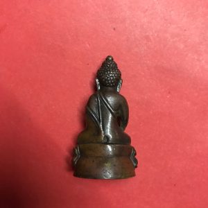 พระกริ่งหลวงปู่ทิมเนื้อทองแดง ตอกโค๊ตด้านหลัง ใต้ฐานตอกโค๊ตหมายเลข 612 - Image 2