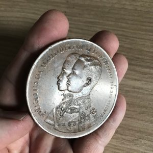 เหรียญที่ระลึก จุฬาลงกรณ์ บรมราชาธิราช สว่างวัฒนา หรือเหรียญเนชั่นแนลเอกซิบิชั่น ณ.สนามหลวง ปี 1244 เนื้อทองแเดง สมัยร.5 - Image 4