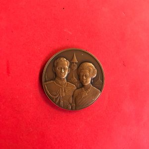 เหรียญราชาภิเษกสมรสครบ 50 ปี 28 เมษายน 2543 เนื้อทองแดง - Image 4