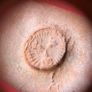 พระซุ้มกอ พระครูสุวิชานวรวุฒิ  หรือ หลวงพ่อปี้ วัดลานหอยเนื้อดินด้านหลังตอกโค๊ตคมชัด พร้อมกรอบ สวยงามคมชัด - Image 4