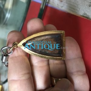 หลวงปู่ทวดหลังเตารีด พิมพ์ใหญ่ปั้มซ้ำเนื้อเถื่อนสวยแชมป์เลี่ยมทองคำกันนำ้ - Image 2