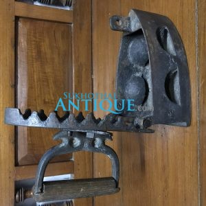 เตารีดเก่ารีดผ้าทองเหลืองแบบใส่ถ่าน ก่อไฟ  สมบูรณ์สายงาม - Image 4