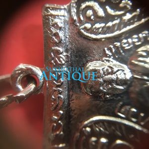 เหรียญหลวงปู่ทวด หลัง หลวงปู่ทิม รุ่นใต้ร่มเย็นเสาร์ 5 ปี 2526 บล็อกเนื้อเกินคอติ่ง ใส่ซองเดิมจากวัด เหรียญชุบนิเกิล สวยงามคมชัด - Image 3