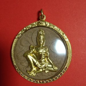 องค์จตุคามรามเทพรุ่น "โคตรเศรษฐีหน้ากากทอง" เลี่ยมทองโบราณ(ร้านทองอรอนงค์ศรีสัชนาลัย) 21.57 กรัม เกือบบาทห้าสิบตังค์ - Image 2