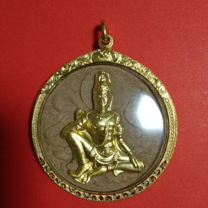 องค์จตุคามรามเทพรุ่น "โคตรเศรษฐีหน้ากากทอง" เลี่ยมทองโบราณ(ร้านทองอรอนงค์ศรีสัชนาลัย) 21.57 กรัม เกือบบาทห้าสิบตังค์ - Image 3