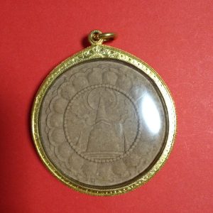 องค์จตุคามรามเทพรุ่น "โคตรเศรษฐีหน้ากากทอง" เลี่ยมทองโบราณ(ร้านทองอรอนงค์ศรีสัชนาลัย) 21.57 กรัม เกือบบาทห้าสิบตังค์ - Image 4