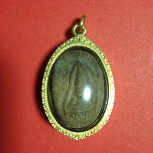 พระกรุวัดจุฬามณี พิมพ์ฤาษีหลังพระนางพญาเนื้อดิน จ.พิษณุโลก สวยสมบูรณ์เลี่ยมทองหนา พุทธคุณทางแคล้วคลาดและเมตตราสูง - Image 3