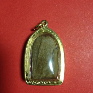 พระคงลำพูน กรุวัดพระคงฤๅษี เนื้อดินแดงกรุเดียวกับพระรอด เนื้อมะขามเปียกหนึกนุ่มเก่าใบโพธิ์เม็ดบัวคม อายุ1300ปีเลี่ยมทองหนาเก่า - Image 2