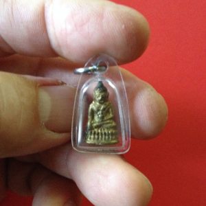 พระชัยเจ้าคุณศรีวัดสุทัศน์ ปี 2495 น้ำเต้าตรง กระไหล่ทองสวยเดิมเลี่ยมกรอบพลาสติก - Image 4