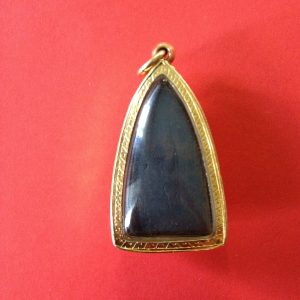 เหรียญหลวงปู่ทวดพิมพ์ใหญ่ หลังเตารีด ปั้มซ้ำ ปี 2505 เลี่ยมทองเก่าหนายกซุ้มกันนำ้อย่างดี - Image 3