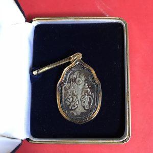 เหรียญพระราชทาน ภปร.สก.เนื้อเงินเลี่ยมทองจับขอบ ปี2535 หรือมีอีกชื่อเรียกว่า "เหรียญไหม"สวยงามคลาสสิกหายากมากๆ - Image 4