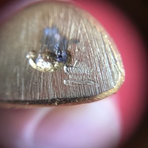 องค์หล่อหลวงปู่ทวด กระไหล่ทอง ใต้ก้นตอกตรา ผิวออกทองผสมสวยสดมากๆ ไม่ทราบออกวัดไหน - Image 2