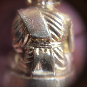 องค์หล่อหลวงปู่ทวด กระไหล่ทอง ใต้ก้นตอกตรา ผิวออกทองผสมสวยสดมากๆ ไม่ทราบออกวัดไหน - Image 3