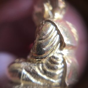 องค์หล่อหลวงปู่ทวด กระไหล่ทอง ใต้ก้นตอกตรา ผิวออกทองผสมสวยสดมากๆ ไม่ทราบออกวัดไหน - Image 4