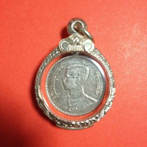 เหรียญพระราชทานห่วงเชื่อมพิมพ์ตื้นเนื้อเงิน บล็อกนิยม ปี2493 เลี่ยมกรอบเงินโบราณยกซุ้มเปิดฝาได้พร้อมใช้ - Image 3