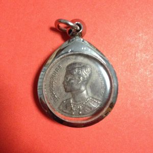 เหรียญพระราชทานห่วงเชื่อมพิมพ์ลึกเนื้อเงินปี2493 เก้าหางสั้น ไม่มีลายเซ็น - Image 4