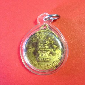 เหรียญหลวงพ่อเงินขวัญถุง รุ่น 2 ปี 2516 กะไหล่ทองเดิมเลี่ยมพลาสติกสวยงามพร้อมใช้ - Image 4