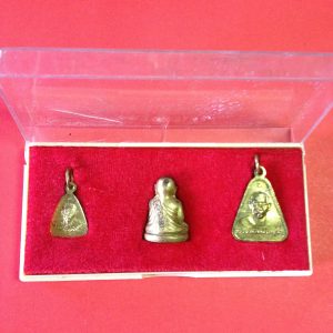 พระหลวงพ่อเงินรุ่นสร้างอำเภอ ปี 2522 (1ชุดมี 3 องค์) - Image 2