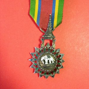 เหรียญเครื่องราช ร. 6 ช้างลงยาสวยงามพร้อมแถบแพร หลังมีตรา ม.ป.ร.ลงยาสีแดง - Image 2