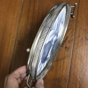 ถาดกระเบื้องโบราณรูปไข่ ลายผลไม้แบบศิลปะเทาขาว ขนาด 71/2"X13" l4"  สวยงามสมบูรณ์ - Image 3