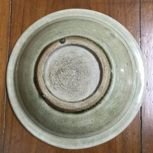 ชามสังคโลกสุโขทัย ลายปลาตรงกลาง ทีปีก มีเขียนลายโดยรอบสวยงาม สมบูรณ์สวยงาม - Image 3