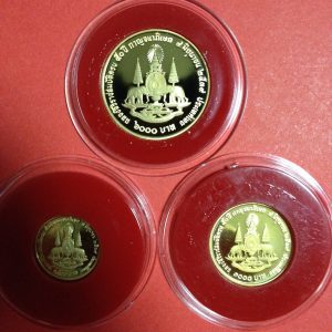 เหรียญกษาปณ์ที่ระลึก พระราชพิธีกาญจนาภิเษก ปี 2539  ชุด3เหรียญ เนื้อทองคำขัดเงา พร้อมกล่องกษาปณ์ และใบรับรองสมาคม - Image 3