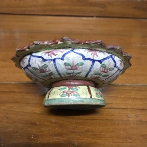 จานเชิงโบราณสมัยอยุธยา ขนาดเส้นผ่่าศูนย์กลาง 8" สูง 3 1/2" สีเหลือง เขียว และแดง - Image 2