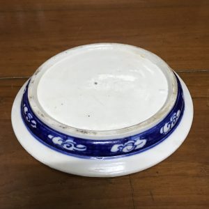 ถาดลองกานำ้กระเบื้องโบราณสีขาว ลายนำ้เงินเข้มดอกขาว - Image 2