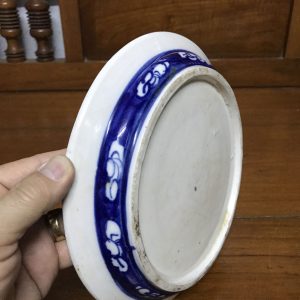 ถาดลองกานำ้กระเบื้องโบราณสีขาว ลายนำ้เงินเข้มดอกขาว - Image 3