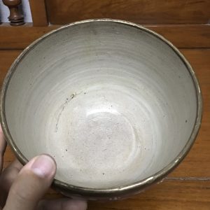 โถกระเบื้องเบญจรงค์สมัยอยุธยาตอนปลาย(รัตนโกสินทร์ตอนต้น) พร้อมฝา ลายกระจก สภาพค่อนข้างสมบูรณ์มีร้าว2เส้น ซ่อมสีที่เห็นภายในเล็กน้อย - Image 4