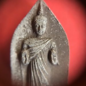 พระพุทธนราวันตบพิตร เนื้อผง บรรจุเส้นพระเจ้า,พระจีวรและมวลสารส่วนพระองค์ - Image 2