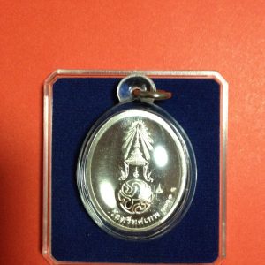 ภาพถ่ายสมเด็จวัดระฆังพิมพ์ใหญ่ ใส่อยู่ในกรอบหลุยส์ขนาดใหญ่ (19" x 23") สวยงามมากๆ พร้อมแขวนบูชา - Image 3