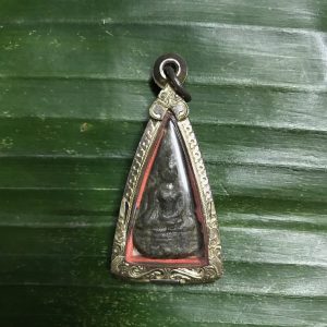 พระท่ามะปรางเนื้อชินเงิน กรุวัดท่ามะปราง จ.พิษณุโลก สวยงามสมบูรณ์ลีลาคมชัดเลี่ยมกรอบเงินยกซุ้ม สวยหายาก - Image 2