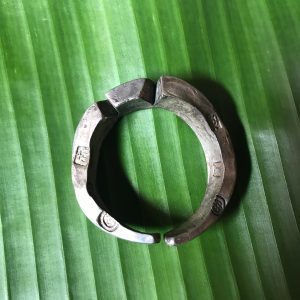 เงินกำไรขาเหลี่ยม หรือเงินกำไล  (Silver Bracelet Money ) หนัก 4 บาทหรือ 1 ตำลึง - Image 2