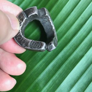 เงินเจียงเนื้อเงินหนัก 60.7 กรัม ประมาณ4บาท ตอกตรา ยอนและตราอี่นๆคมชัดมากอยู่รอบตัว - Image 3