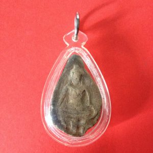 พระนางเส้นด้ายเนื้อดินเก่ามีซ่อมด้านหลังเล็กน้อย เลี่ยมพลาสติกกันน้ำสวยงามมาก - Image 2