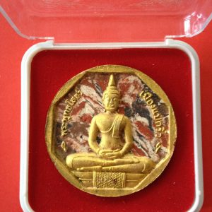 หลวงพ่อโสธรรุ่น " ทองประธาน " องค์พระสีทองฉากสีก้นครก ข้างองค์พระติกโค๊ต ส่วนที่ฐานตอกโค๊ต 127738   พร้อมกล่อง - Image 2