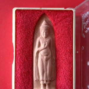 พระร่วงหลังลางปืนเนื้อดินปี 2541 ออกวัดป่าข่อยฉลองพระครูจันทโรภาสอายุครบ 97 ปี หลวงปู่ปลุกเสกสวยมากกล่องเดิม - Image 2