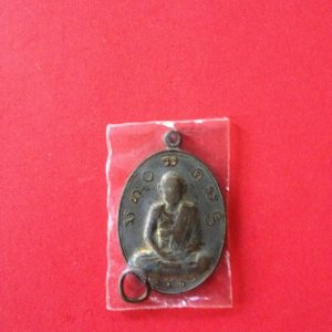 เหรียญพระนั่งสมาธิเนื้อทองแดงกะไหล่ทอง ไม่ทราบพระ ไม่ทราบวัด สร้าง  ปี  2516 - Image 2