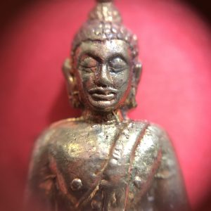 พระกริ่งนเรศวรพิมพ์พระพุทธอุ้มบาตรเนื้อทองแดง ปี 07 เจ้าของเก็บอย่างดี สภาพสวยงามคมชัดมากๆ - Image 3