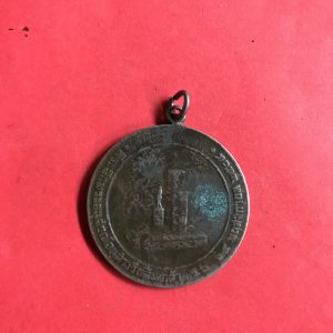 เหรียญพระราชทานกำเนิดรักษาดินแดง ร.6 ปี2505 ห่วงเชื่อม เนื้อ เงิน พิมพ์ใหญ่สุดประมาณ 4 ซม. หายากมากๆ - Image 2